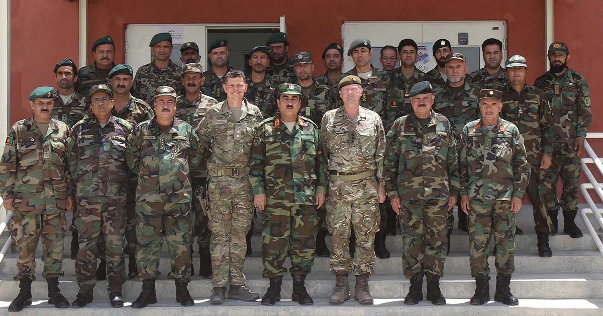 To Gardere mødes i Afghanistan. Den ene fra AIAT og den anden ANAOA